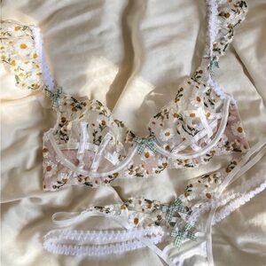 NWT for love and lemons tossed daisy bra